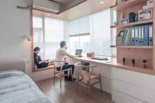 將飄窗改成書桌，它們倆真是絕配，太完美了！