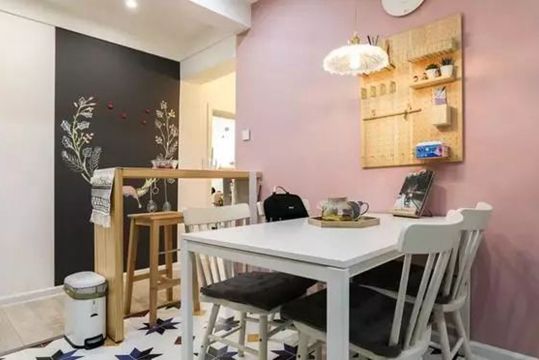 給小戶型裝上一個(gè)情調(diào)滿滿的吧臺(tái)，別說(shuō)它不實(shí)用了